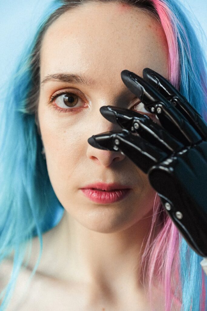 Kobieta z zasłoniętą twarzą, symbolizująca różnorodność i inkluzyjność w AI