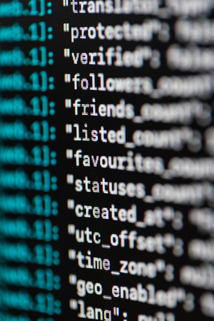 Szczegółowe zbliżenie kodu źródłowego na ekranie komputerowym